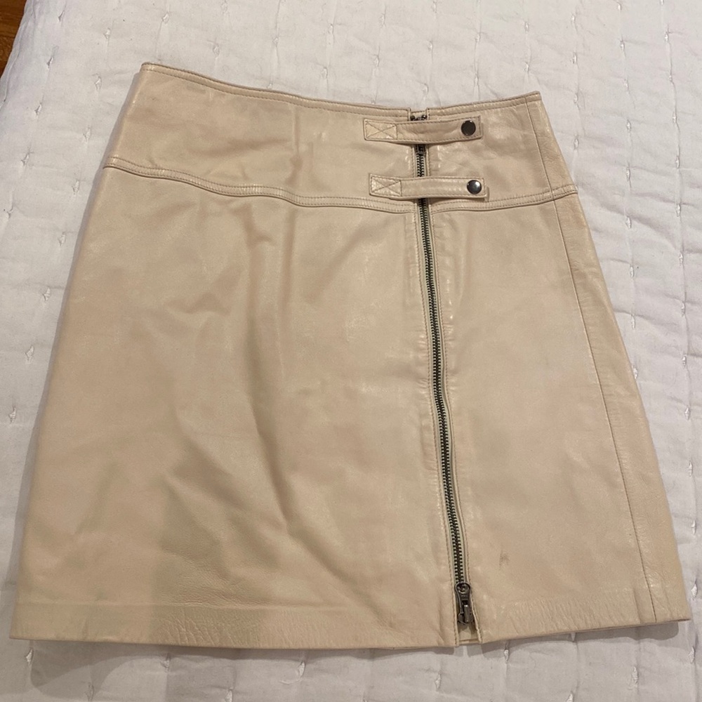 Cache 100% lambs leather skirt size 0